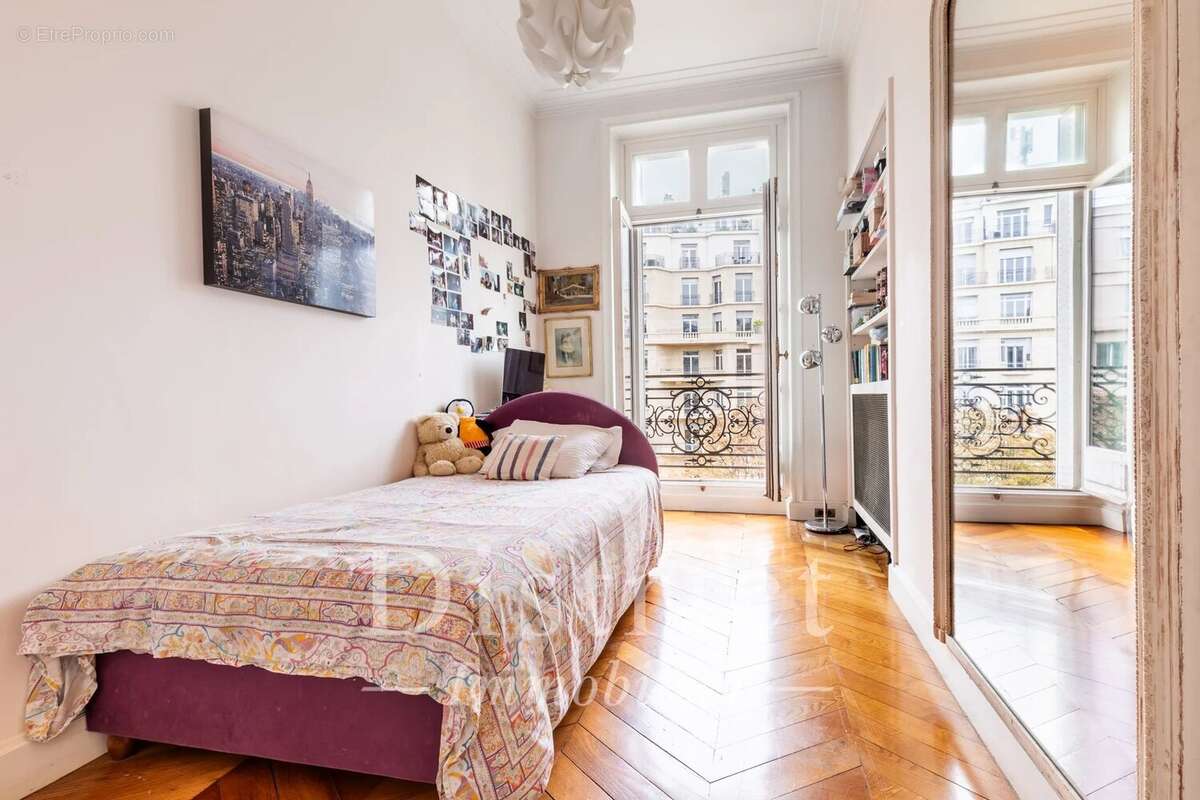 Appartement à PARIS-8E