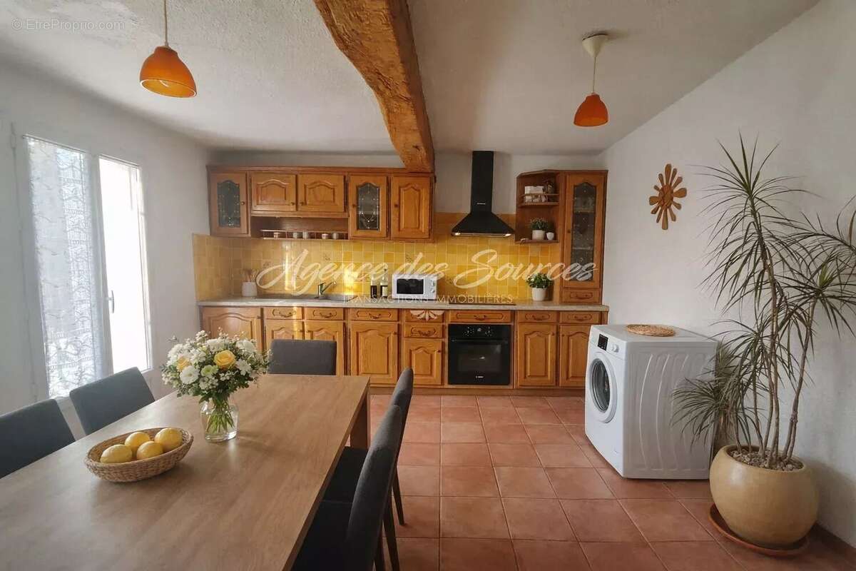 Appartement à VARAGES