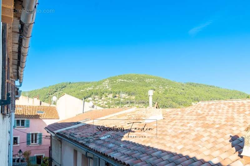 Appartement à SOLLIES-TOUCAS