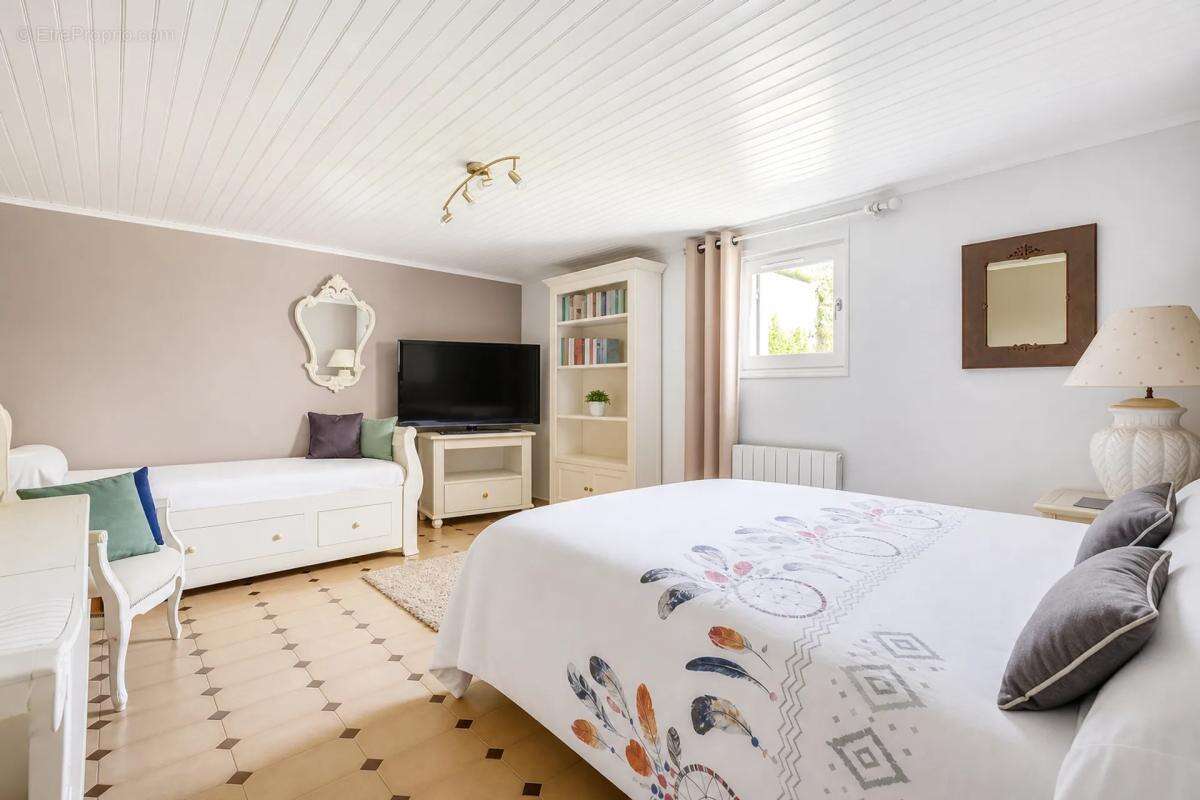 Charmante maison avec piscine à Saint-Laurent-de-Mure - photo 12