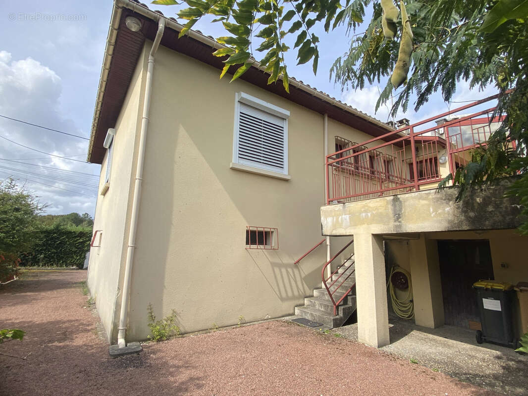 Maison à SAINT-YZAN-DE-SOUDIAC