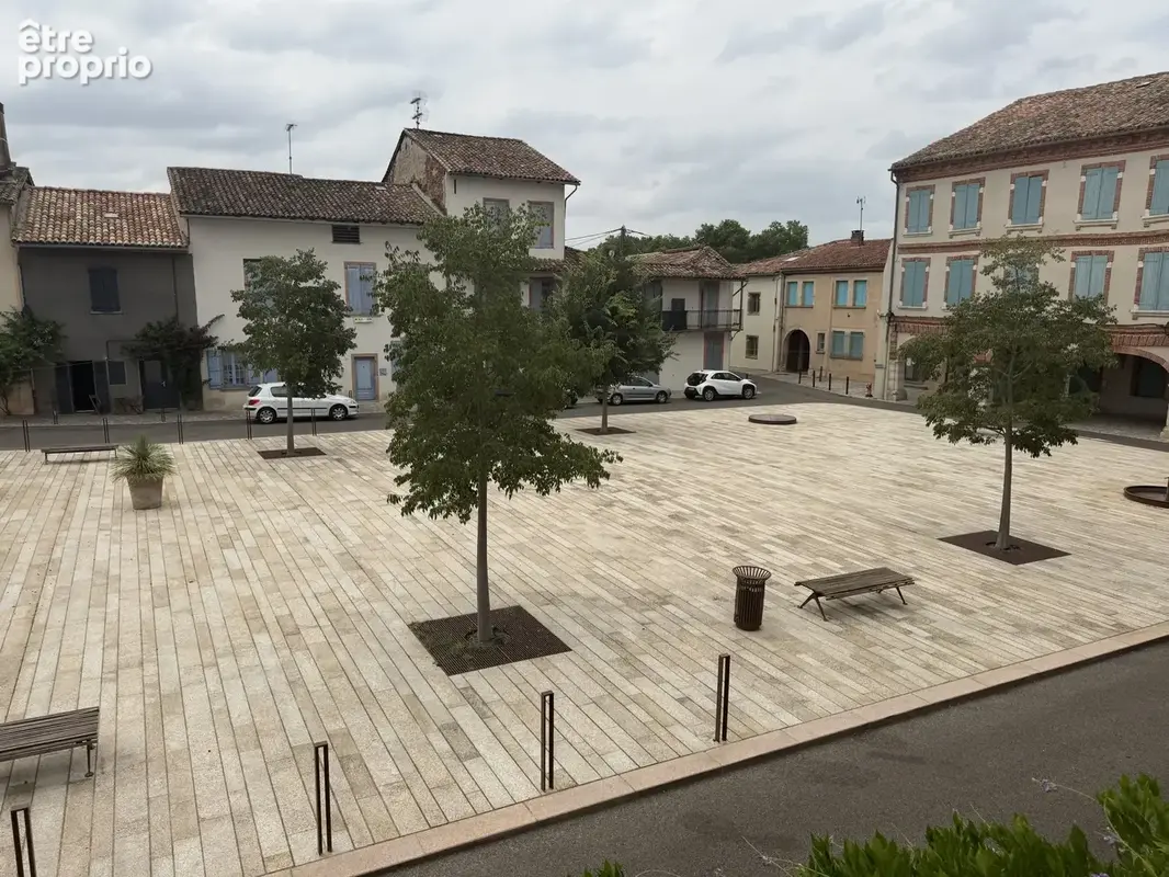 Appartement T4 de caractère avec balcon et vue unique sur la Place des Arcades - photo 2