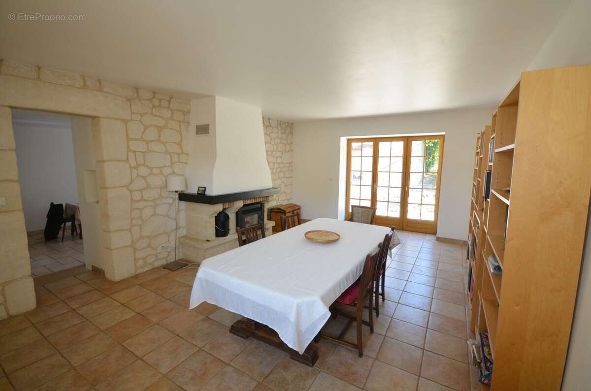 Proche de CHATILLON SUR MARNE (51) à vendre Belle maison en pierre rénovée avec dépendance - photo 5