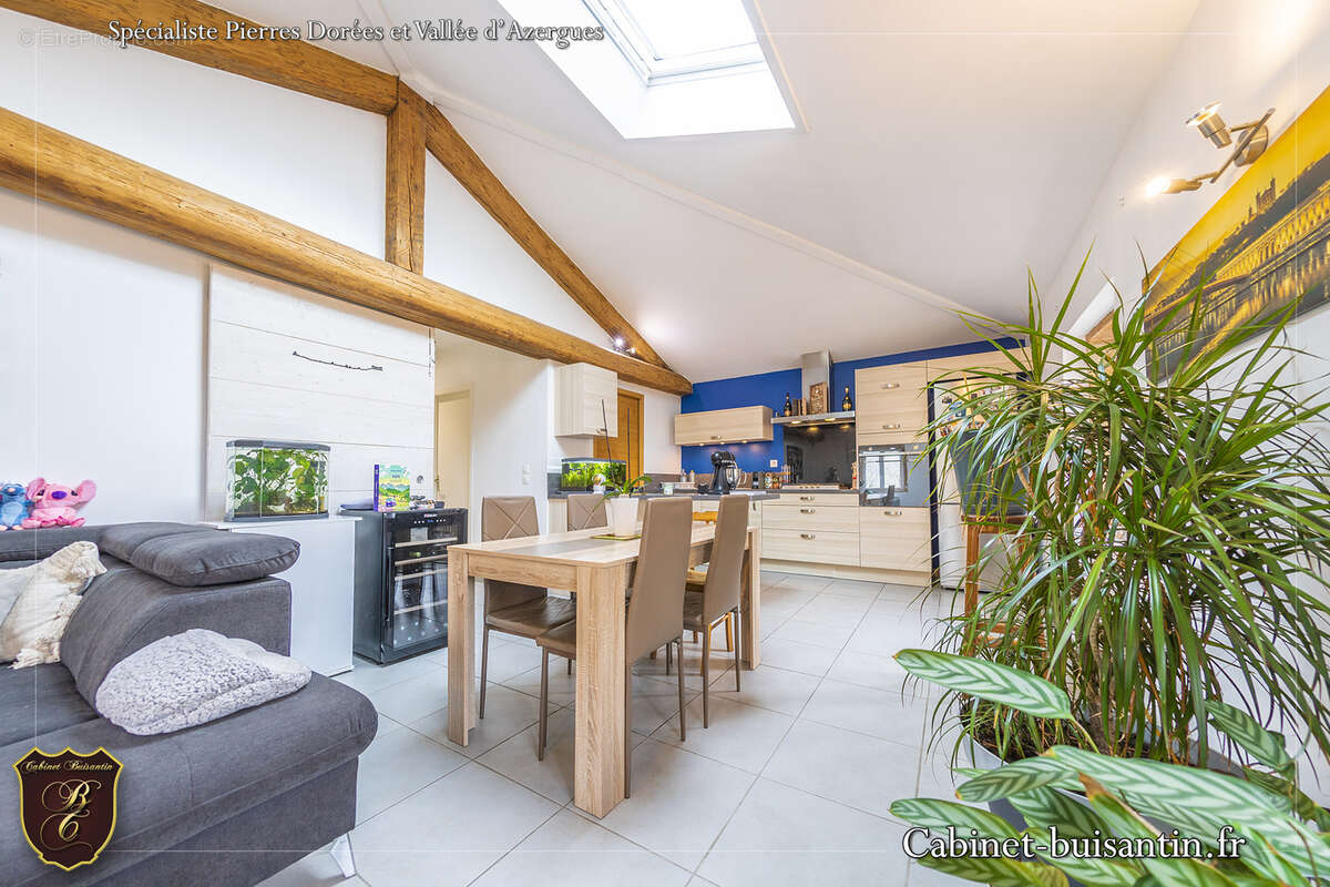 Appartement à VILLE-SUR-JARNIOUX