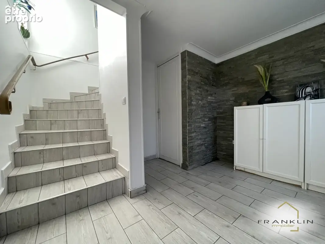 Tremblay-en-France, Pavillon traditionnel édifié sur un rez-de-jardin - 3 chambres - 402 m2 de terrain - photo 15