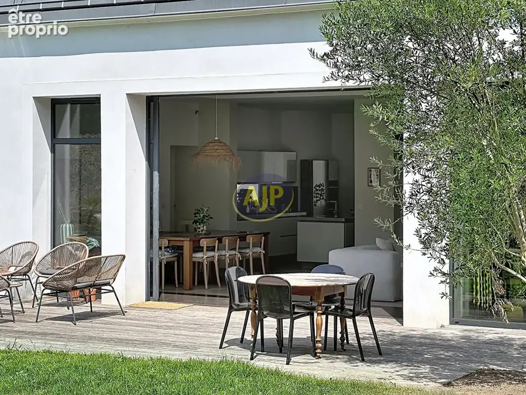 Mellinet / maison d'architecte - 291 m² - photo 2