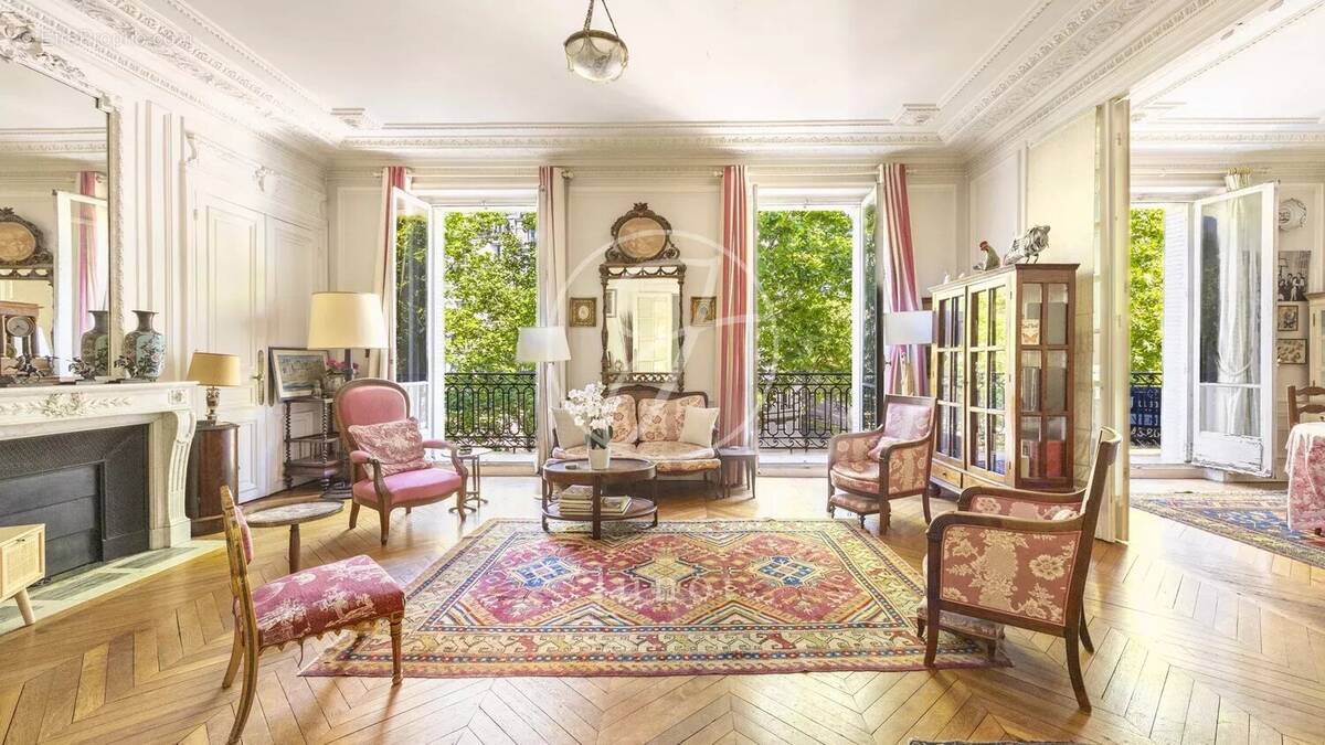 Appartement à PARIS-17E