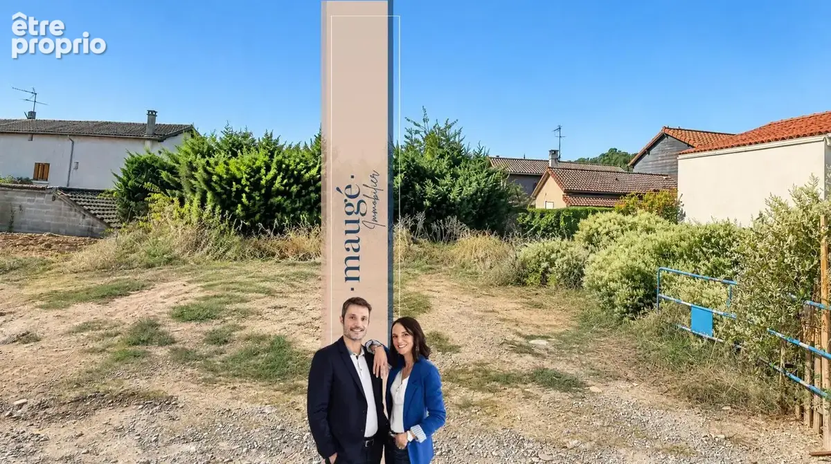 Terrain - 300m² - Au cœur du village - photo 1