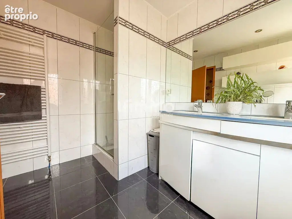Maison bi-famille de 155m² sur 6,70 ares en quartier résidentiel - photo 9