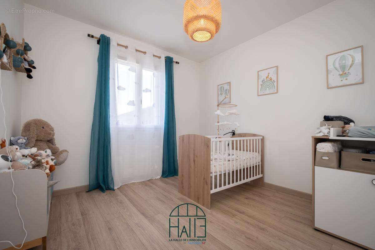Maison 92 m² à Varetz  - photo 8