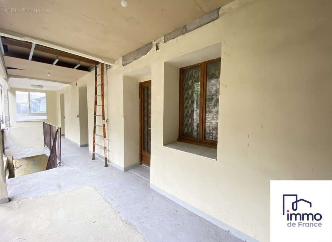 Appartement 341 m² à Pont-Eveque  - photo 9