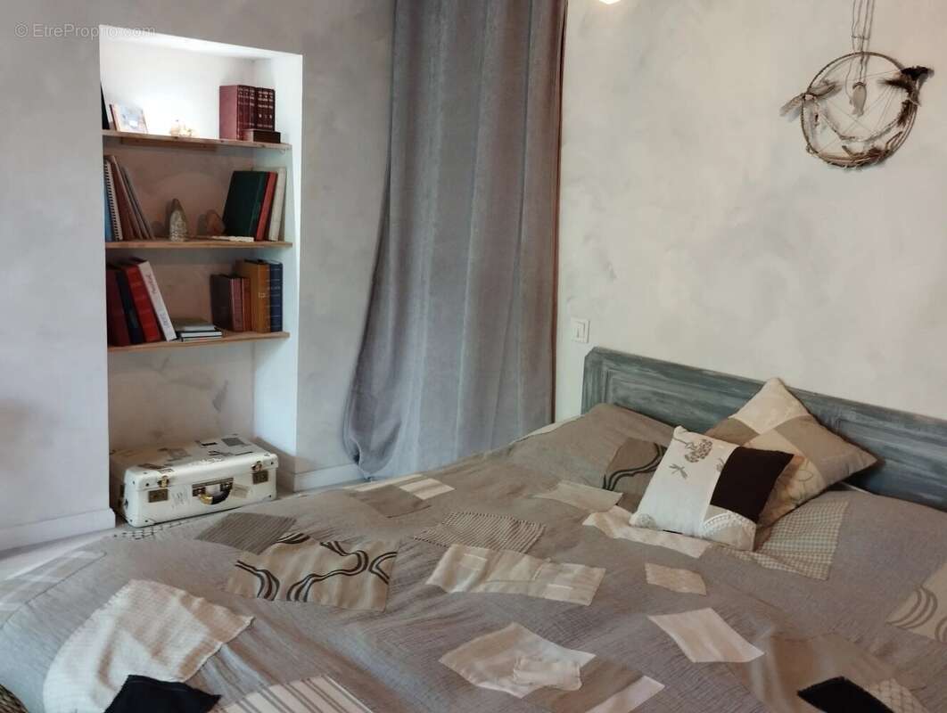 Appartement à COURSEGOULES
