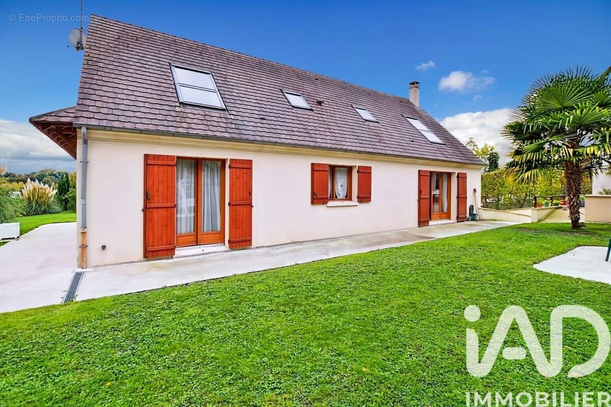 Photo 1 - Maison à CRECY-LA-CHAPELLE