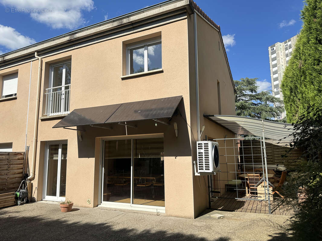 Saint-Etienne maison d'environ 125 m2 avec garage 259.000€ - photo 7