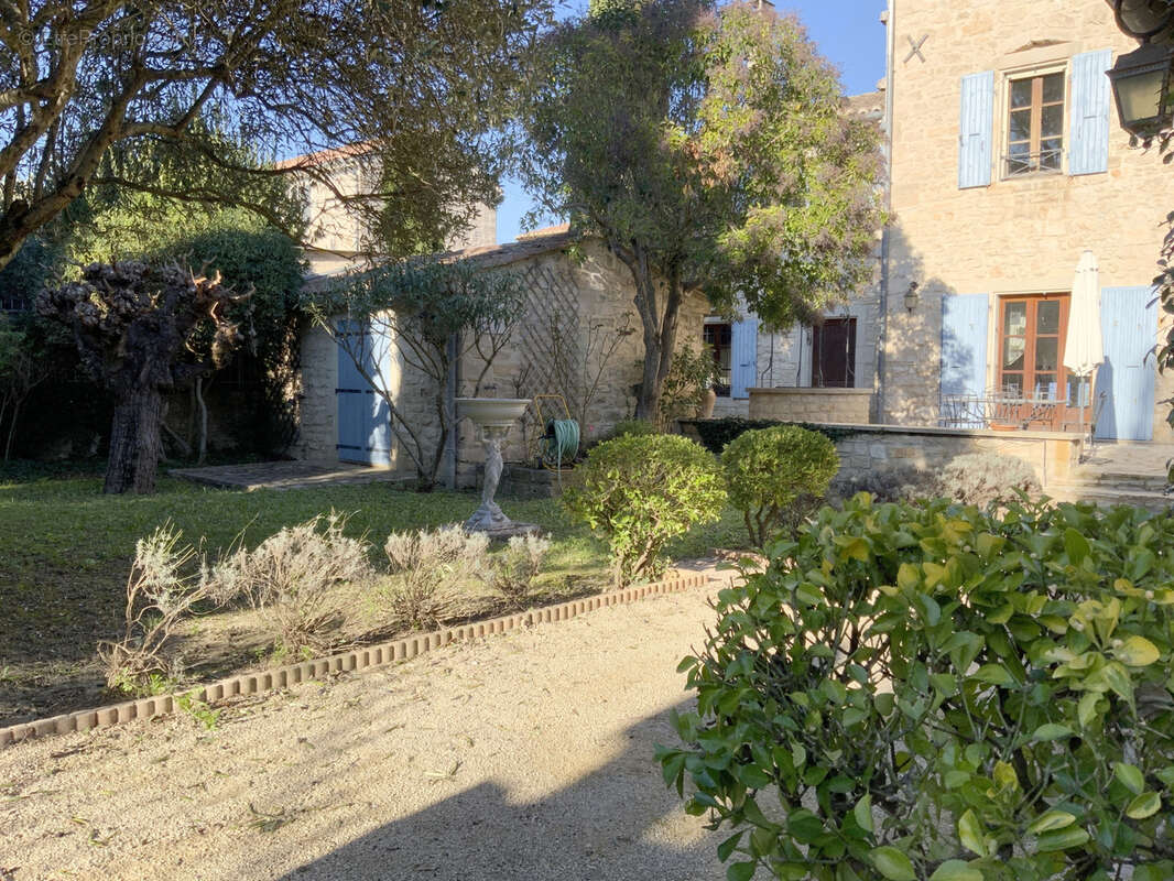 Belle maison de village en pierre avec jardin. - photo 4