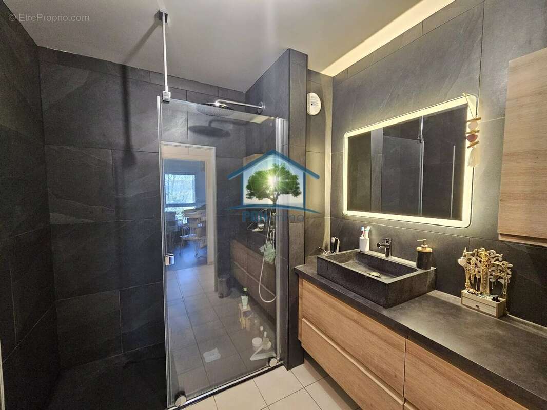 Appartement à SEREZIN-DU-RHONE