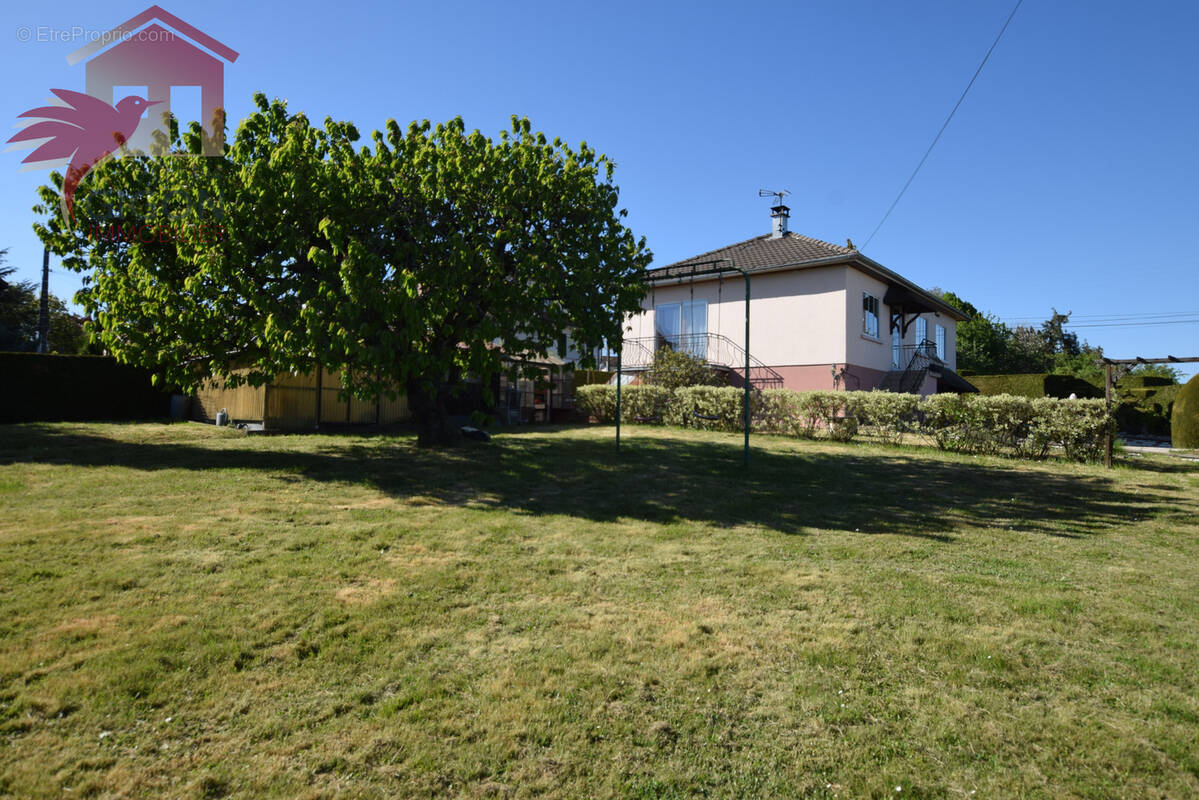 Maison à VIEUX-CHARMONT