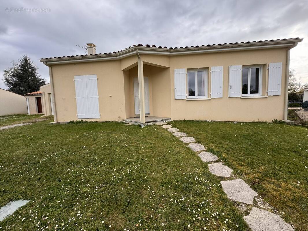 Maison à SAINT-PORCHAIRE