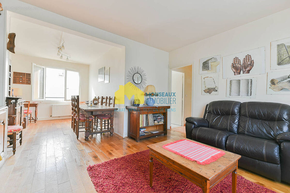 Appartement à SAINTE-GENEVIEVE-DES-BOIS