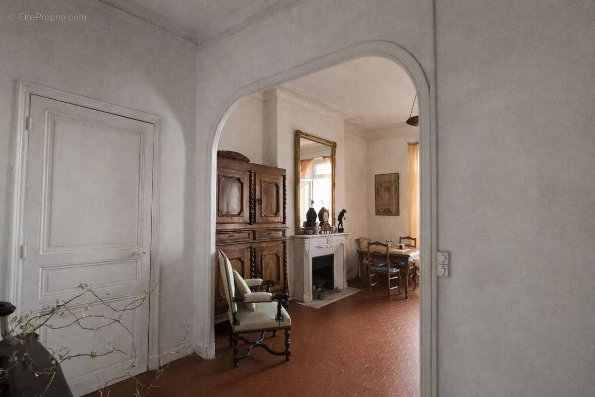 Appartement à MARSEILLE-4E