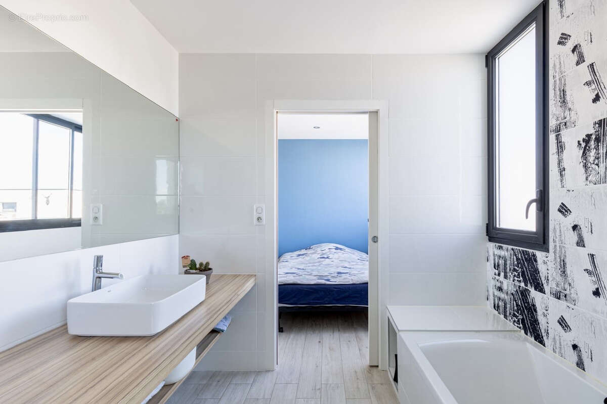 Maison contemporaine avec piscine et garage - photo 7