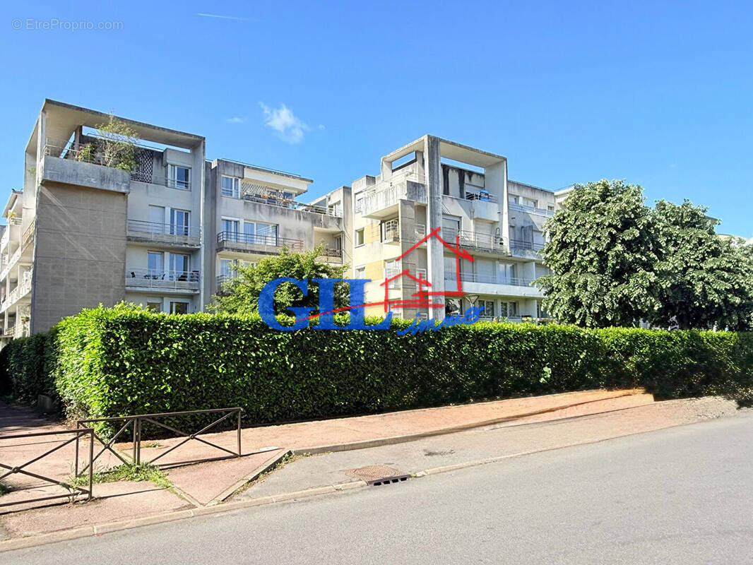 Appartement à SAVIGNY-LE-TEMPLE