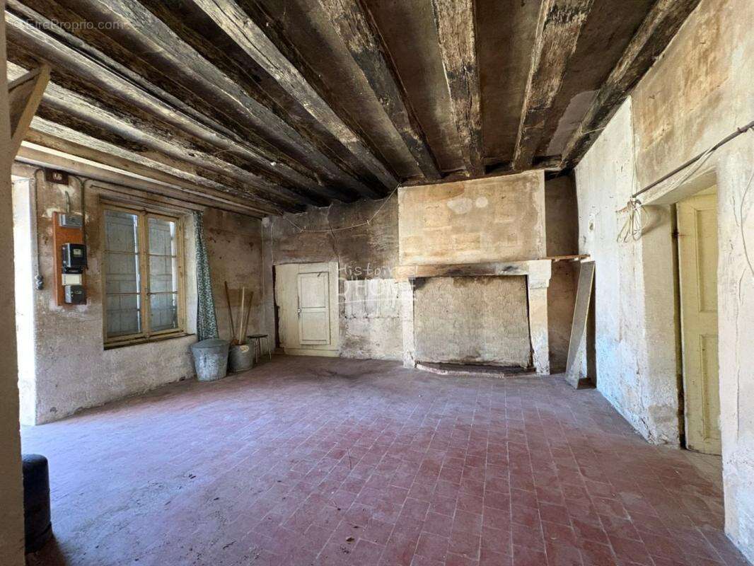 Maison à rénover avec grange et terrain clos de 697 m² - photo 4