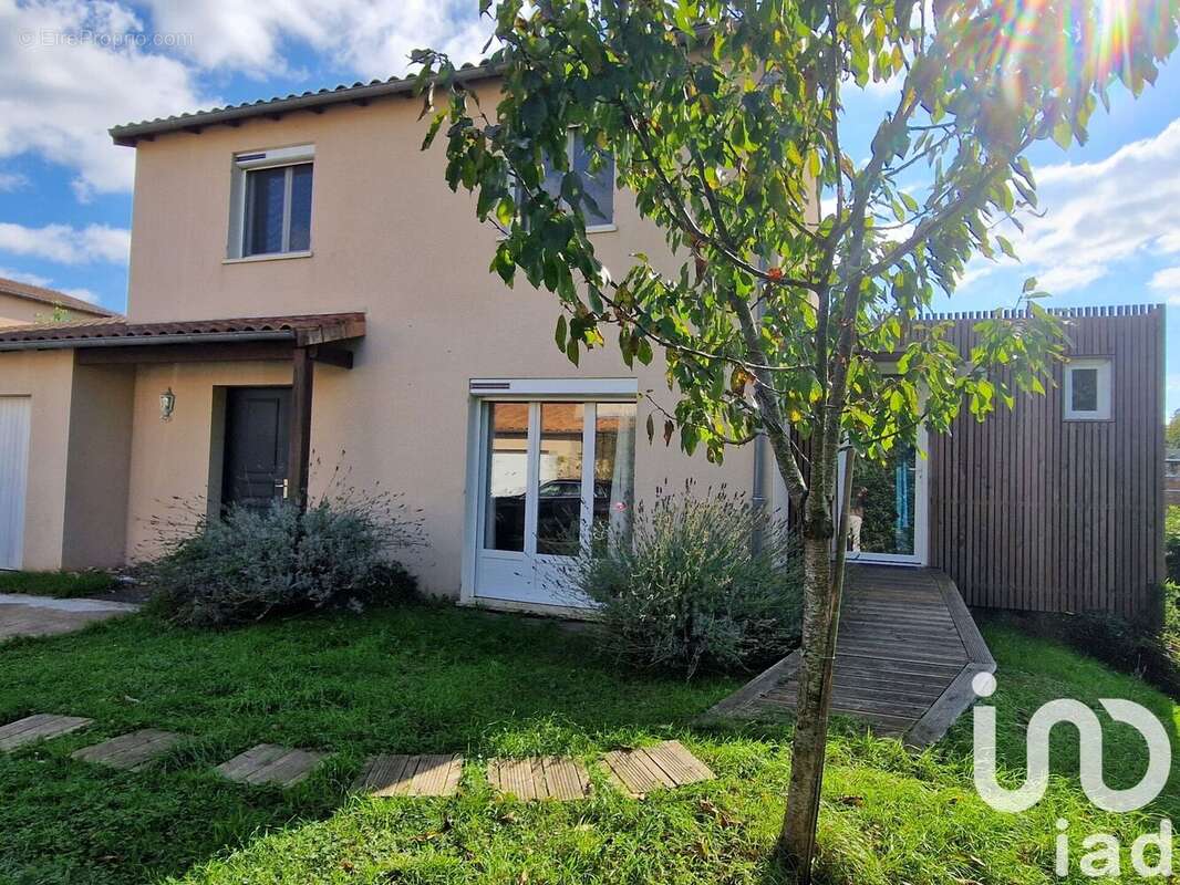 Maison 166 m² à Buxerolles  - photo 2