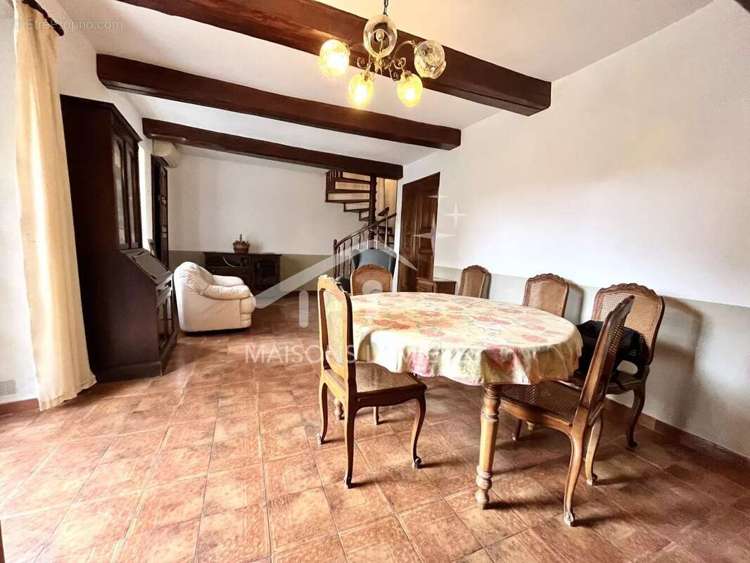 Maison à SAINT-SATURNIN-LES-APT