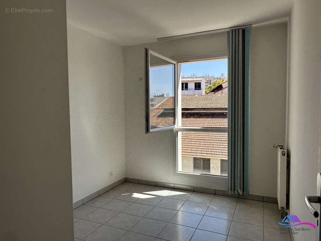 Chambre 1  - Appartement à MARSEILLE-14E