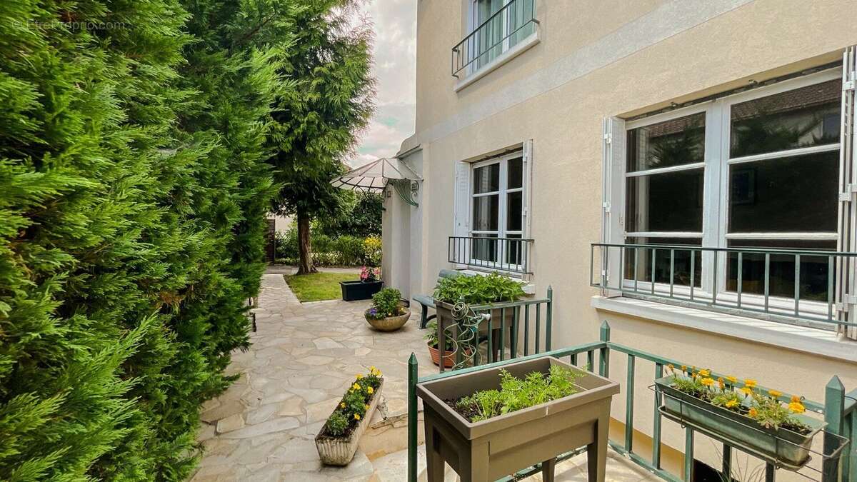 Villa SURESNES 149m2 5 chambres, proche commerces quartier Liberté - photo 17