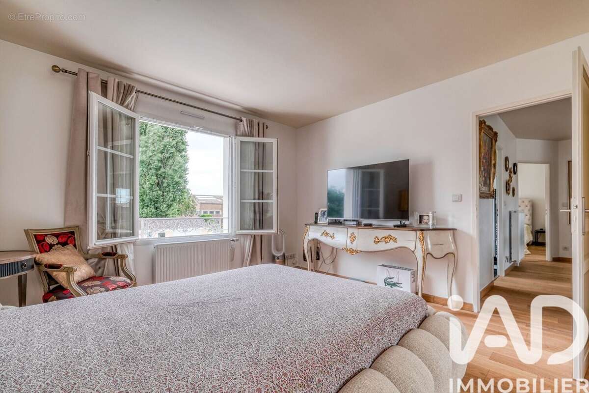Maison 300 m² à Villaines-Sous-Bois  - photo 8