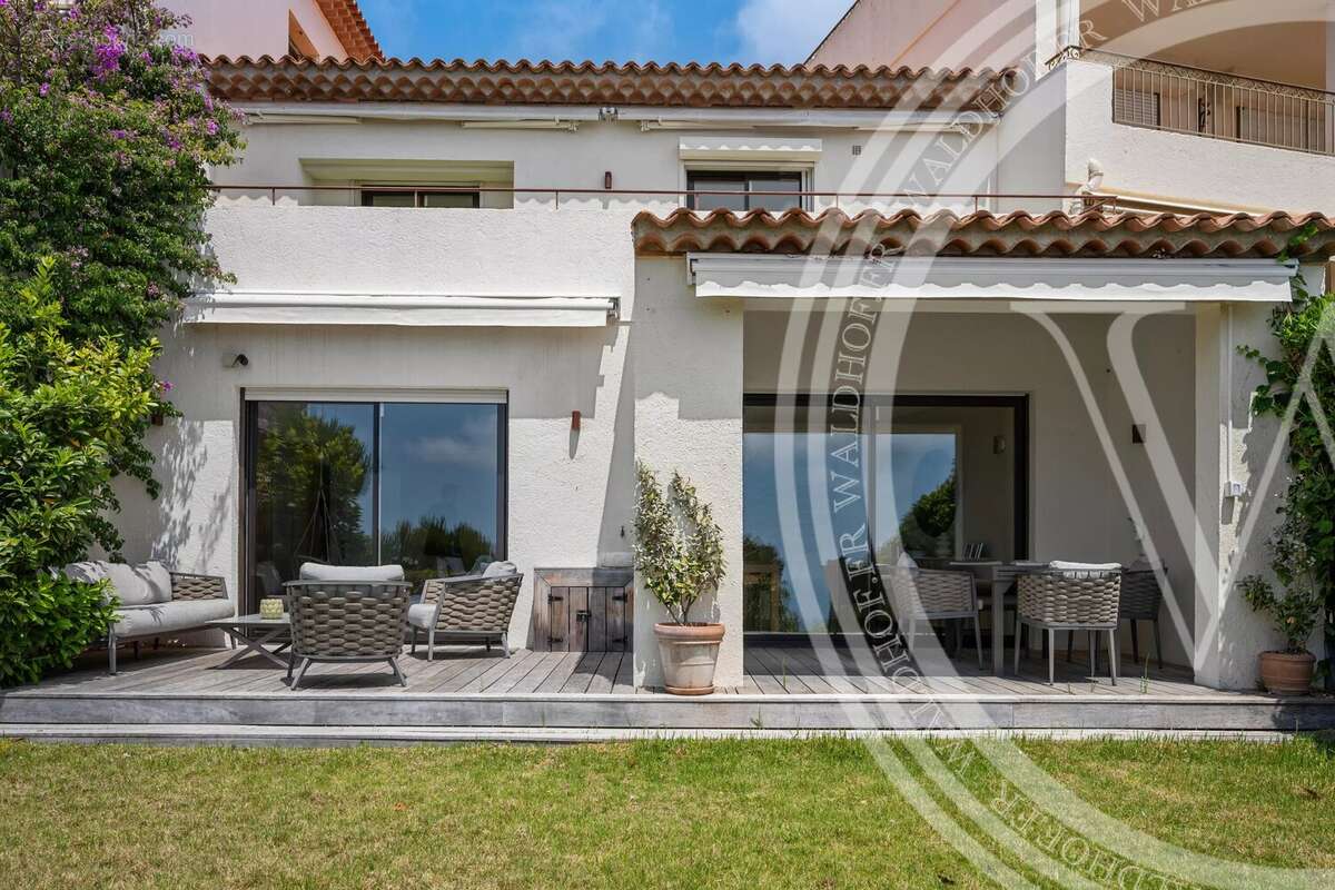 Appartement Duplex Rénové avec Jardin et Vue Panoramique sur la Mer à Villefranche-sur-Mer - photo 6