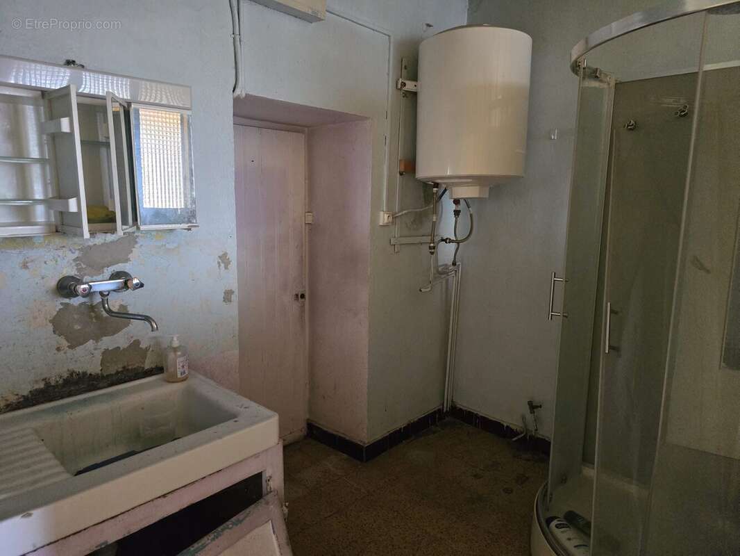 Commerce à GUEREINS