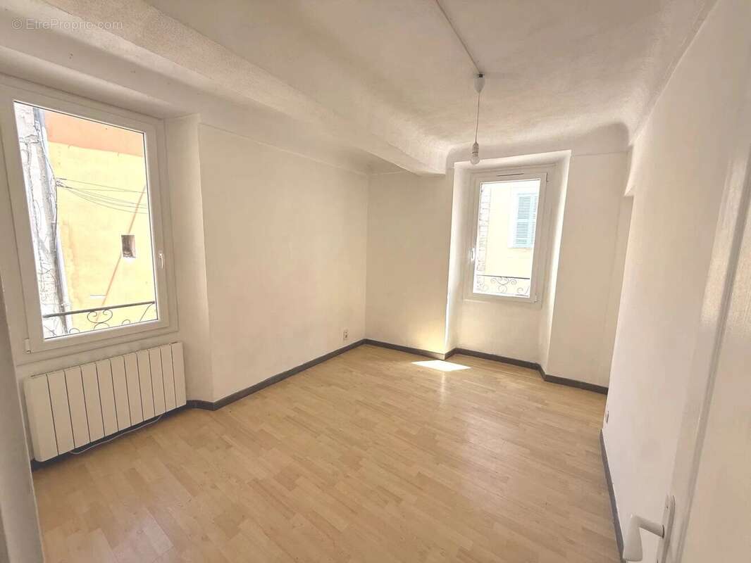 Appartement à TOURVES