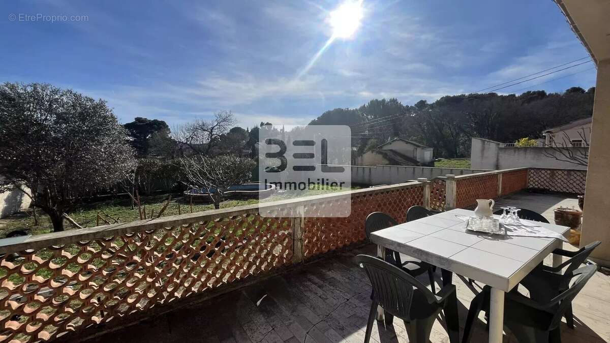 Maison à LAUDUN-L'ARDOISE