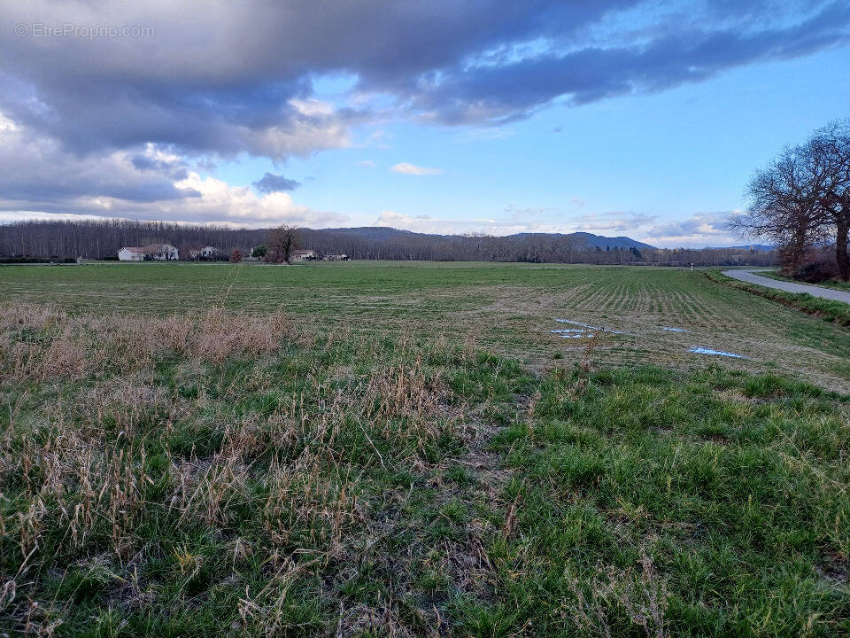 Terrain à LES ISSARDS