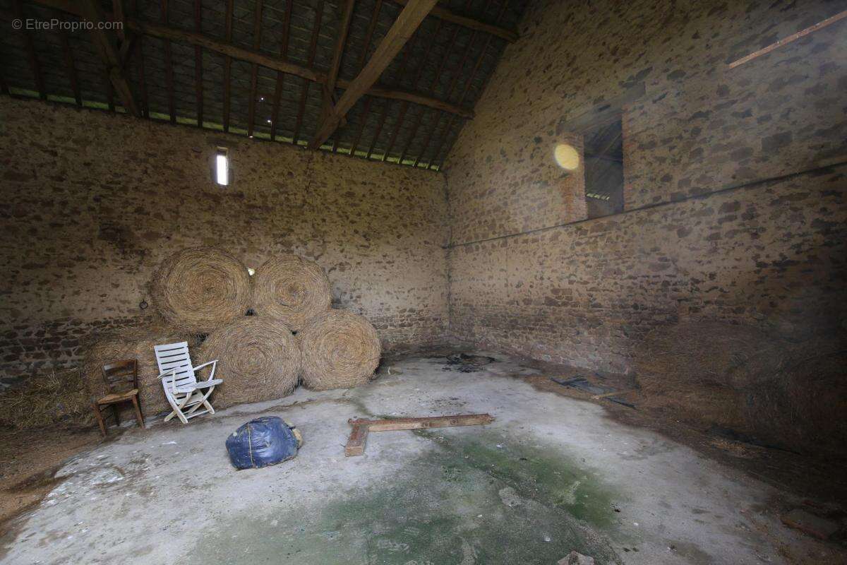 Maison à LAROCHEMILLAY