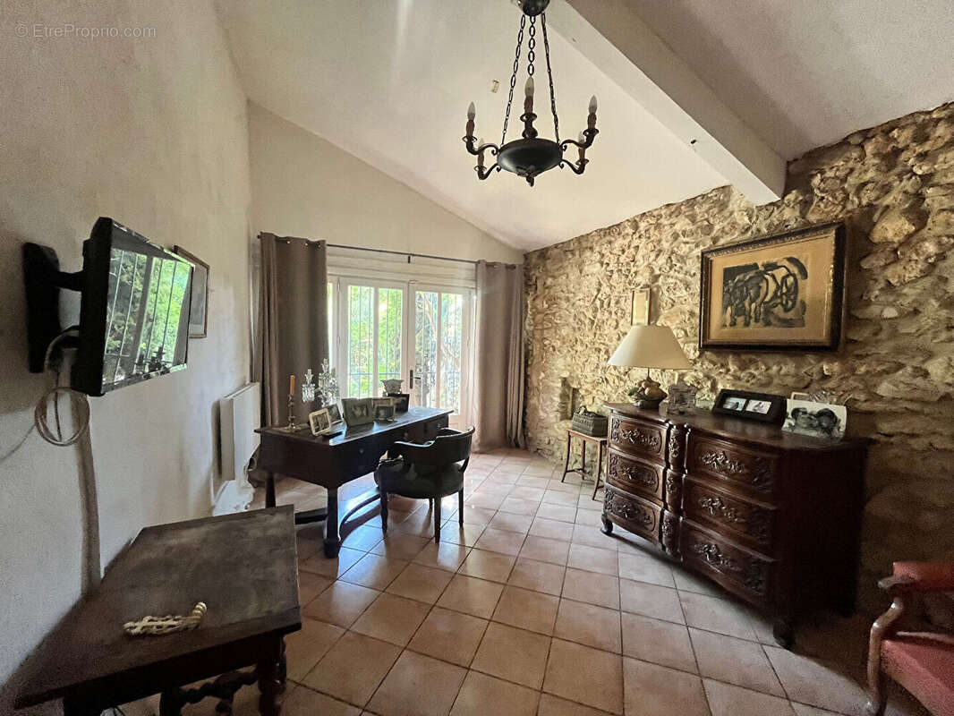 Maison ancienne en pierre  avec terrain de  de 2000 m² dans un hameau, région GRIGNAN. - photo 9