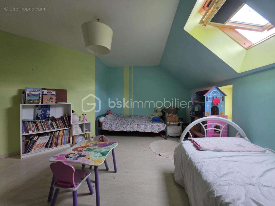 Maison à MONTCOURT-FROMONVILLE