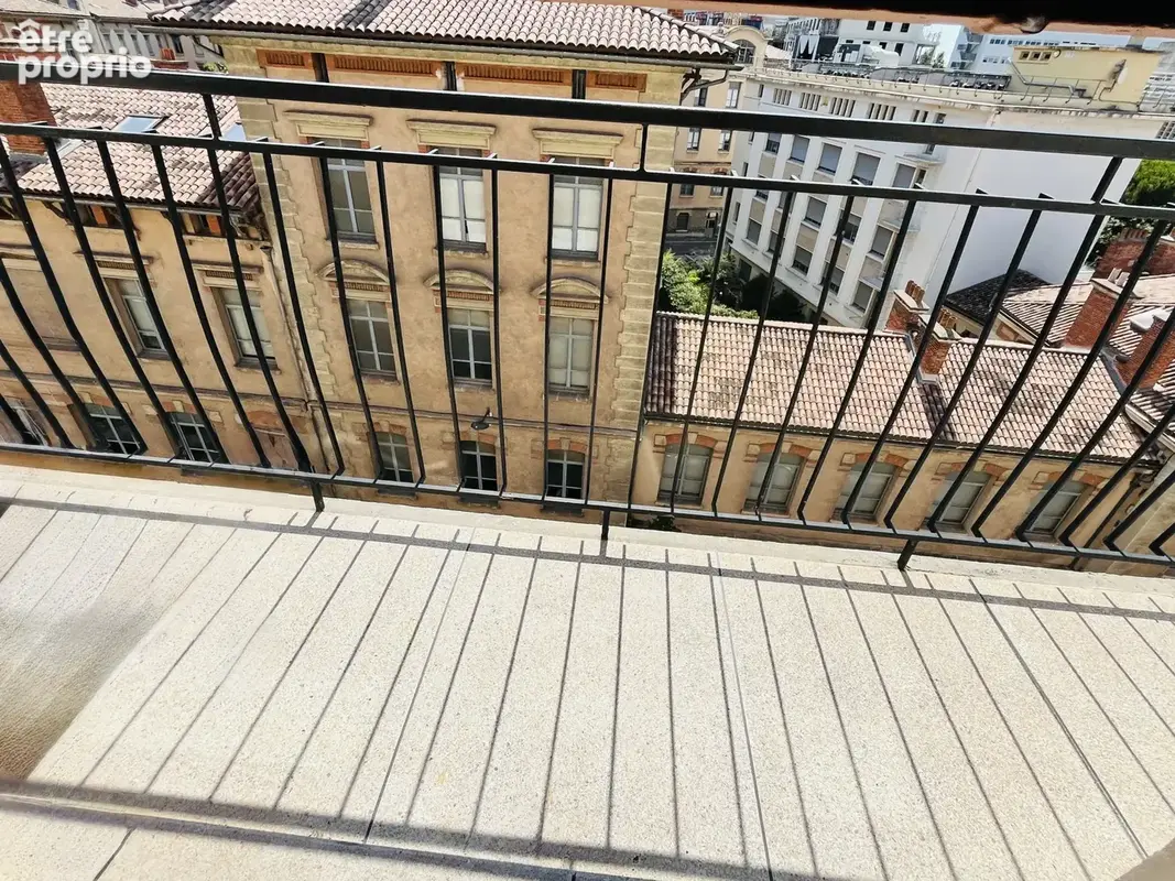 Appartement T4 vendu loué avec balcon et cave à Marseille 3ème - photo 9