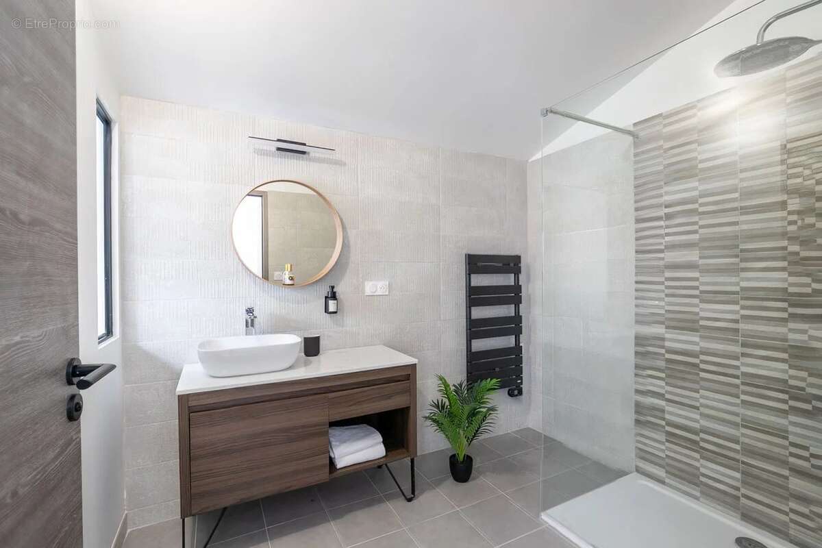 À découvrir – Maison en pierre rénovée à Ranton - photo 8