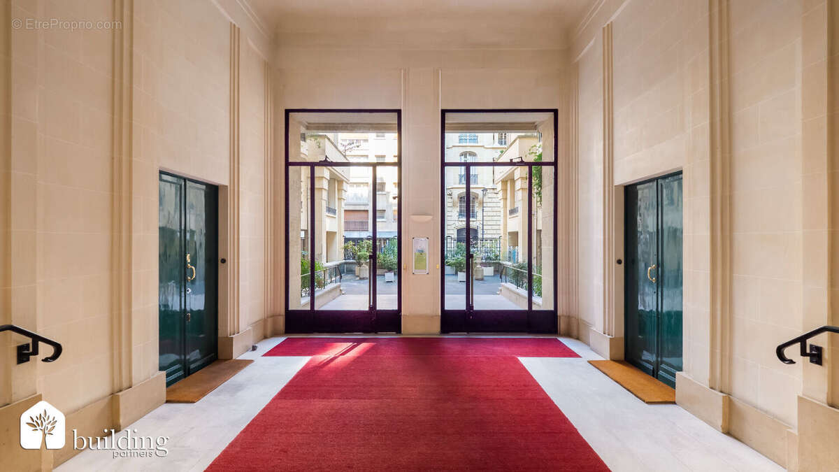 Appartement à PARIS-16E