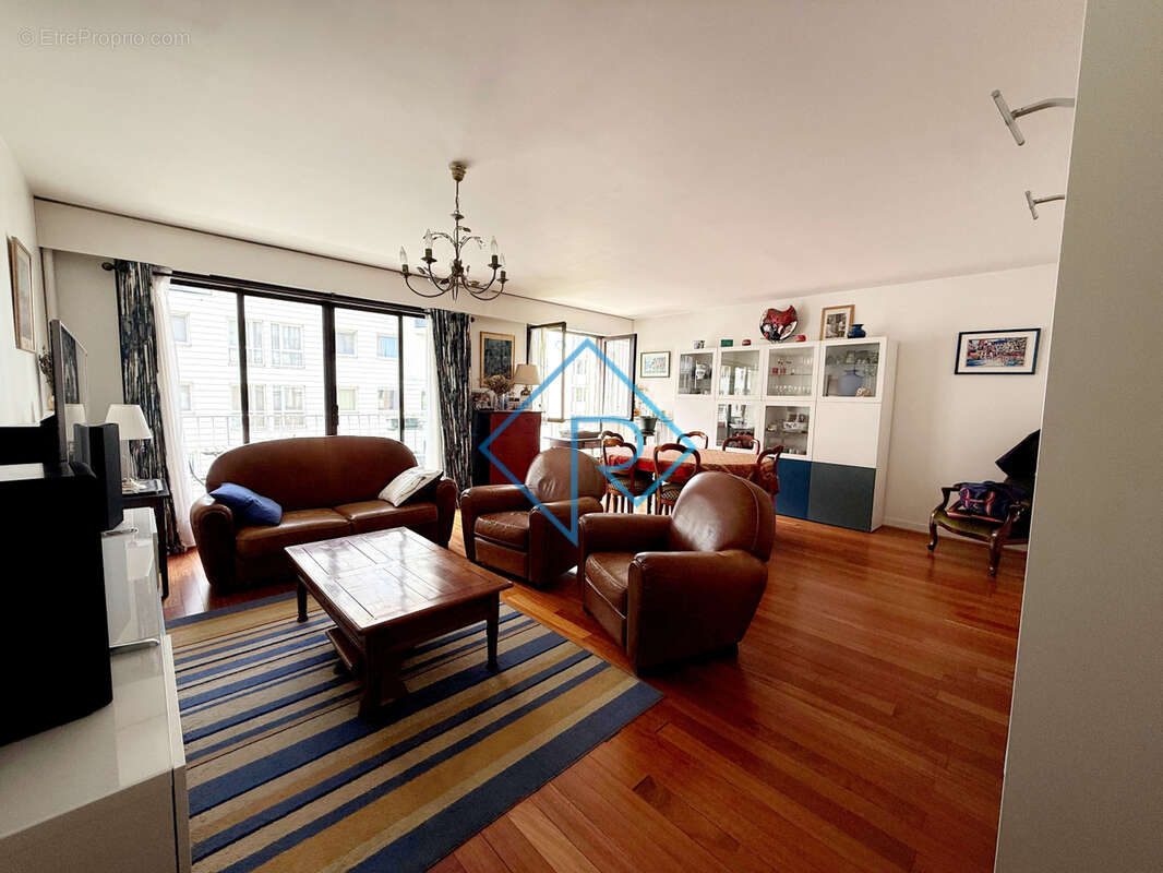 Appartement à PARIS-11E