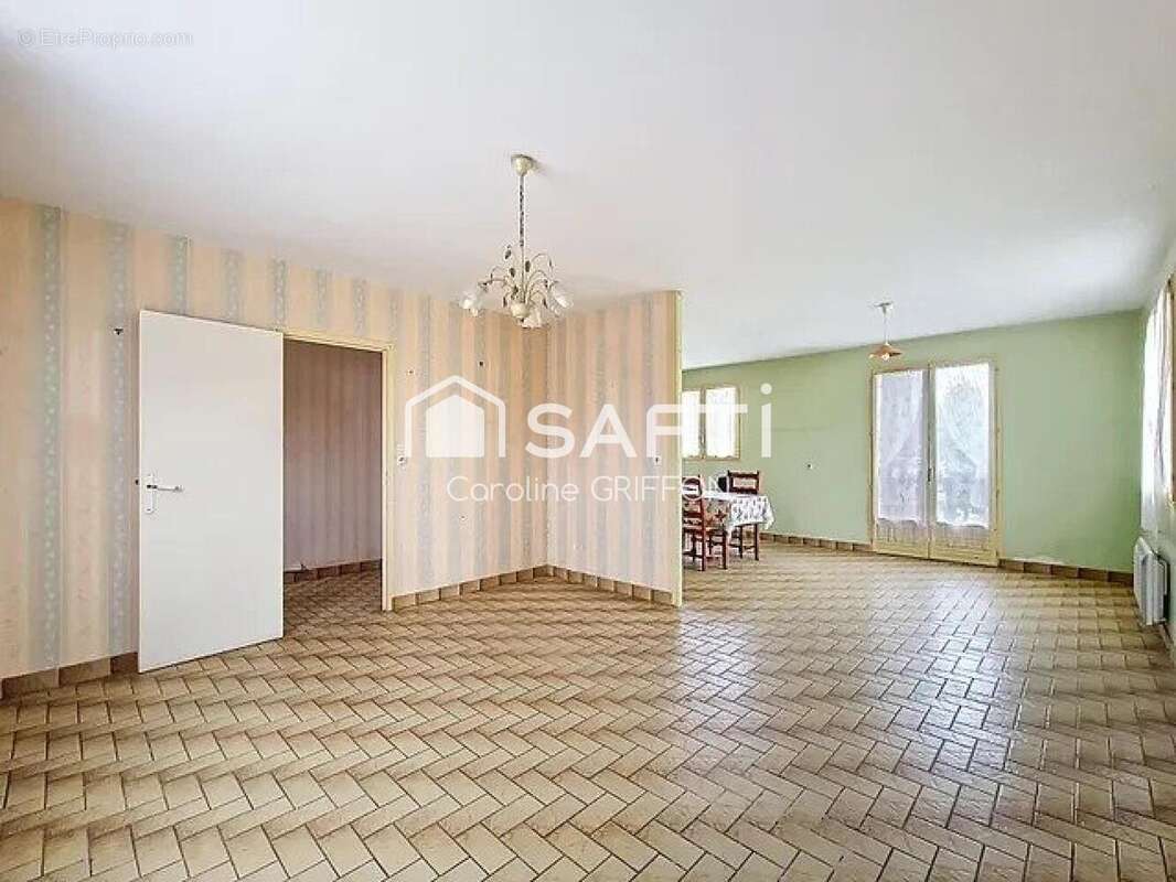 Photo 4 - Maison à LA ROMAGNE