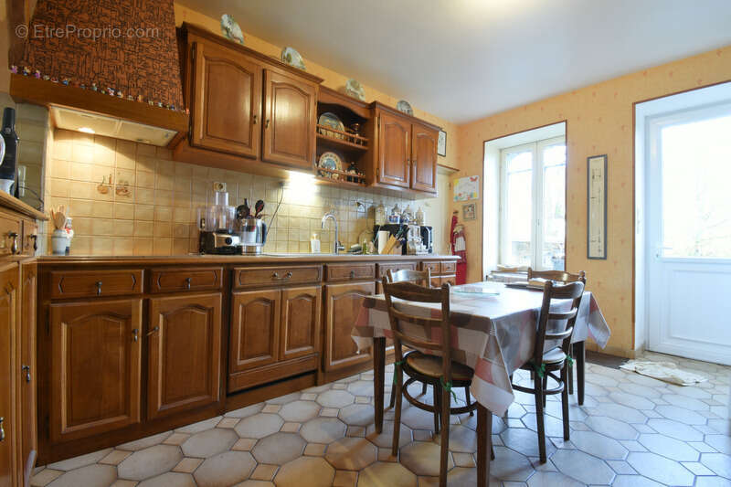 Maison 220 m² à Saint-Fraimbault  - photo 9