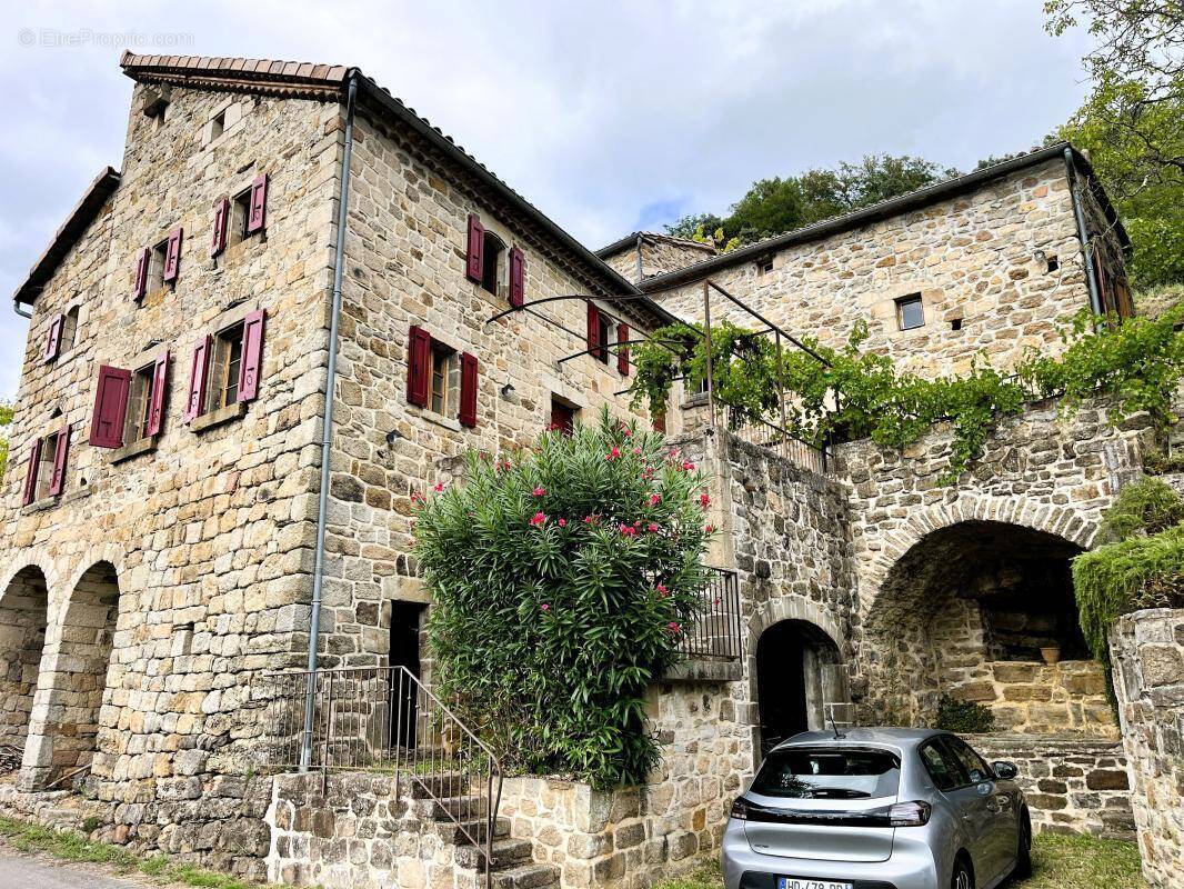 Maison à SAINT-PIERRE-SAINT-JEAN