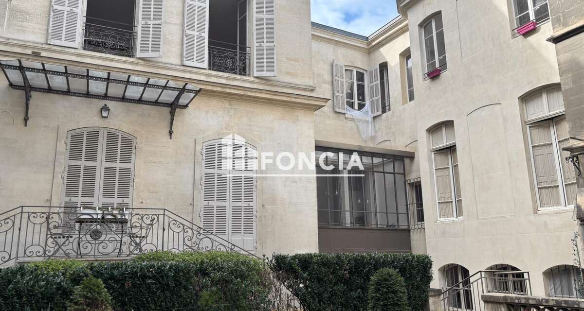 Avignon intra-muros secteur Vernet – T1 de standing avec jardin dans immeuble de caractère - photo 4