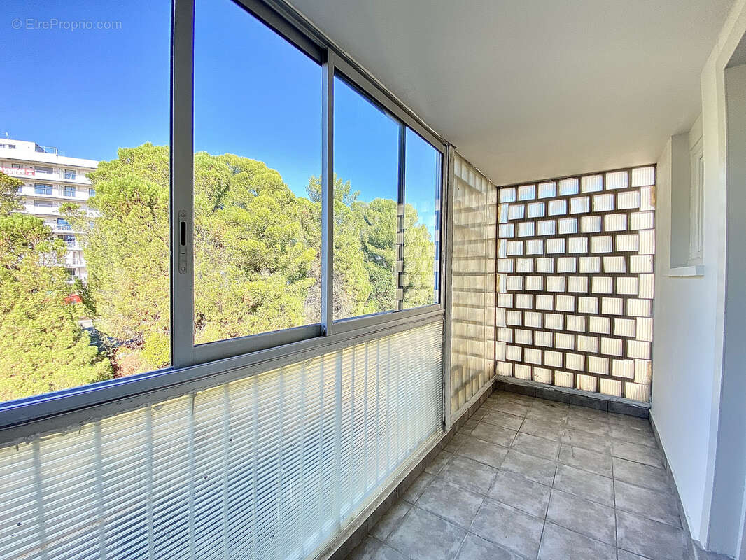 Appartement à SAINT-LAURENT-DU-VAR