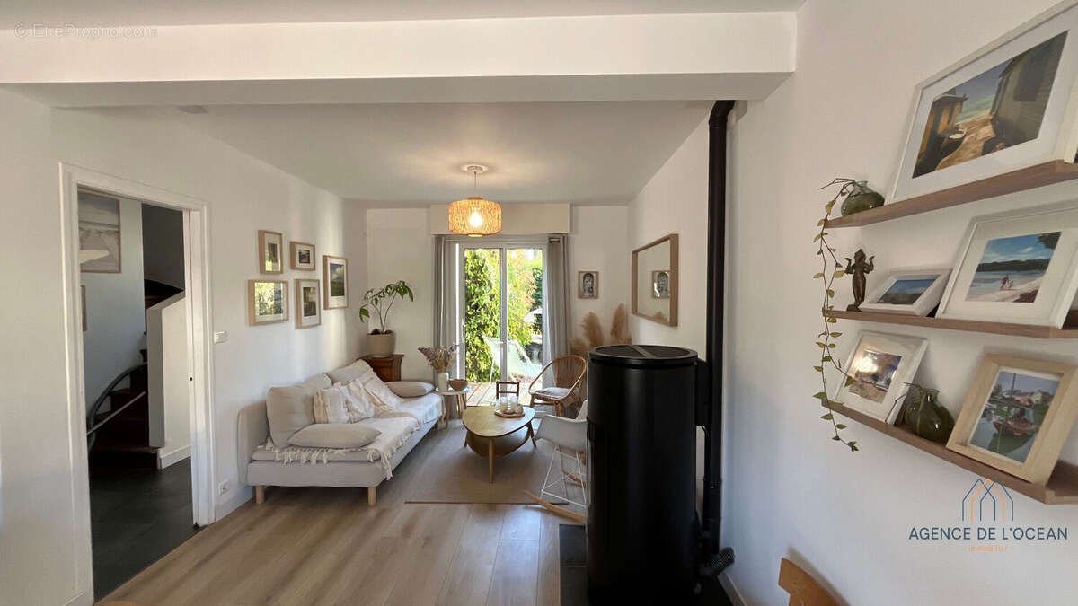 Maison à vendre à Ploemel - 890 m² avec piscine et jardin aménagé - photo 4
